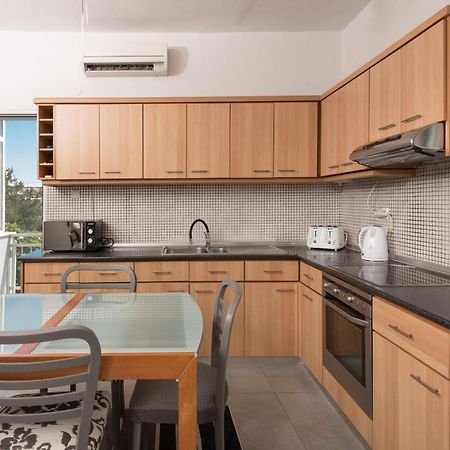 The Town House Apartment Лименас Екстериор снимка
