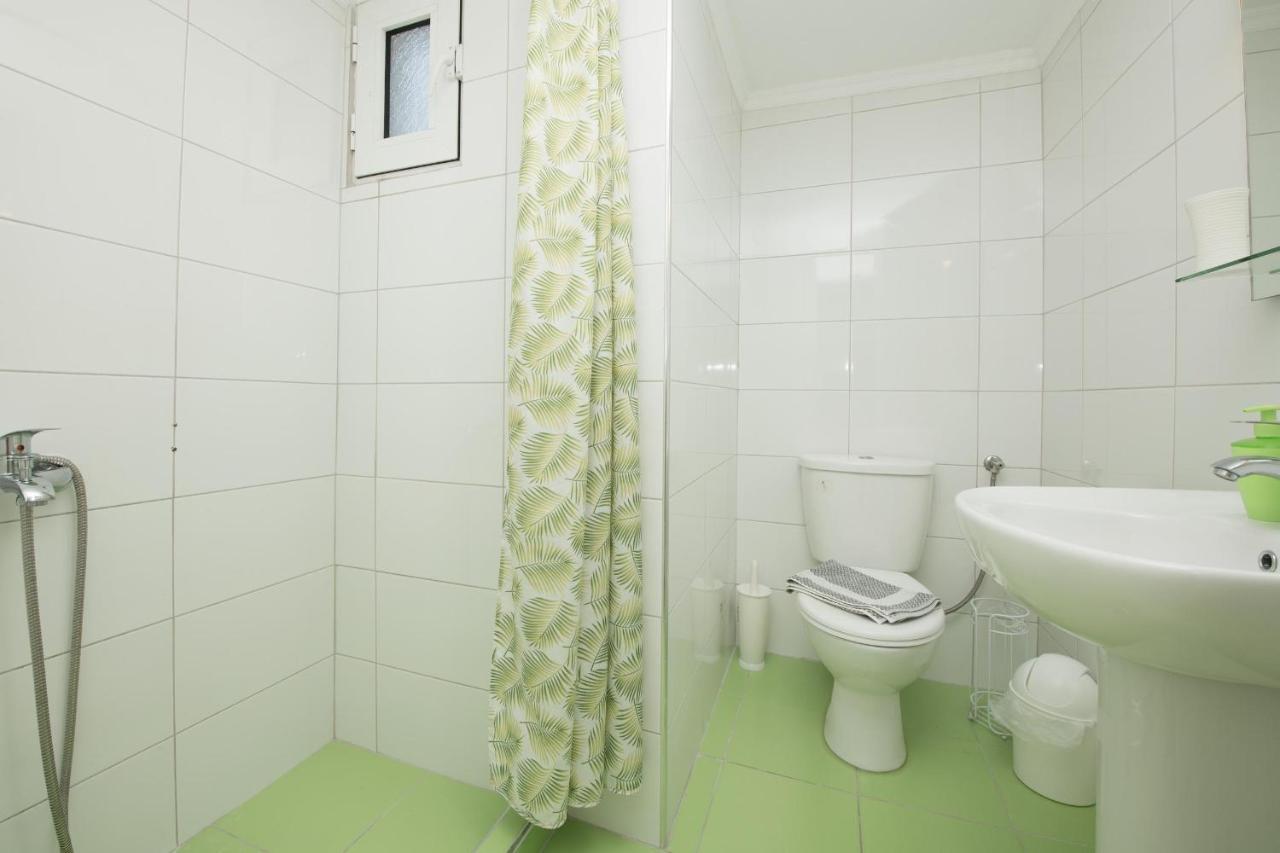 The Town House Apartment Лименас Екстериор снимка
