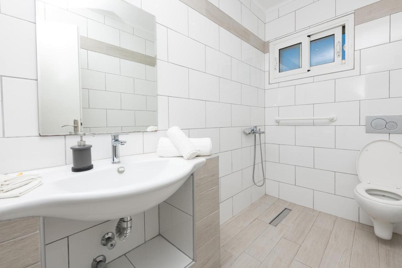 The Town House Apartment Лименас Екстериор снимка