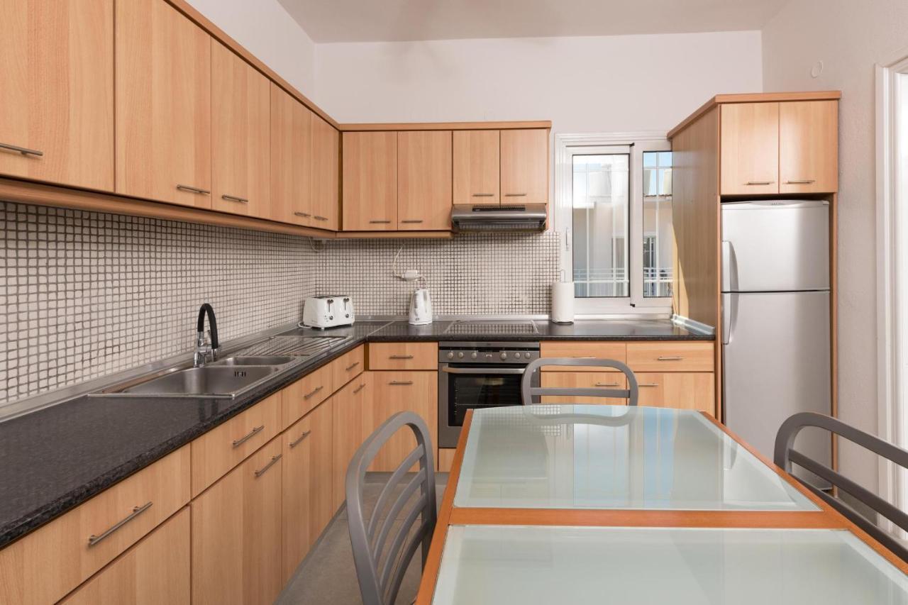 The Town House Apartment Лименас Екстериор снимка