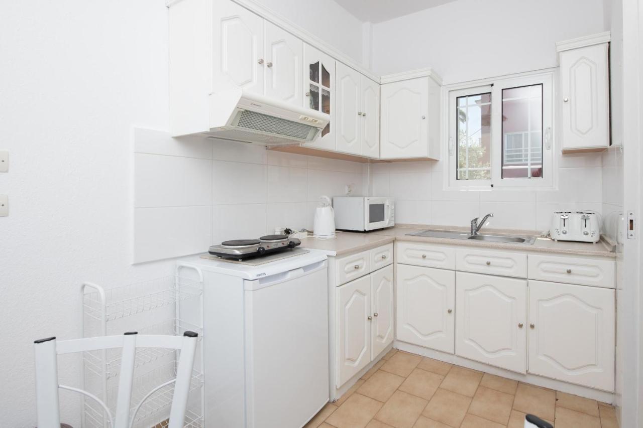 The Town House Apartment Лименас Екстериор снимка