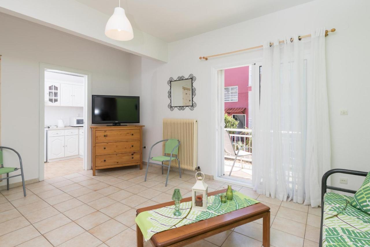 The Town House Apartment Лименас Екстериор снимка